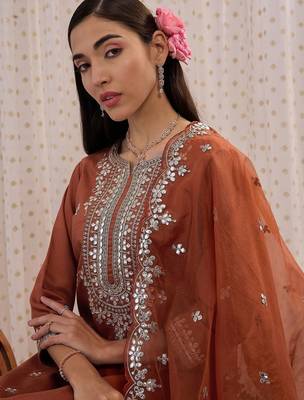 Women Ethnic Motifs Embroidered Kurta with Trousers & Dupatta 2