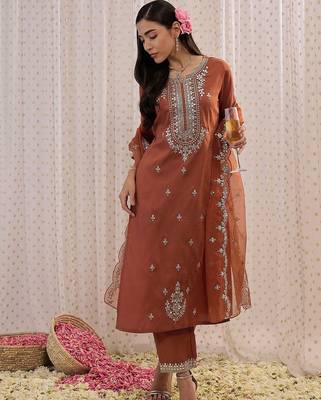 Women Ethnic Motifs Embroidered Kurta with Trousers & Dupatta 3