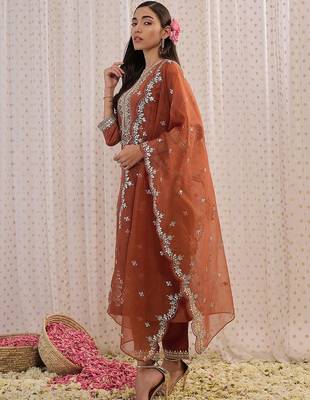 Women Ethnic Motifs Embroidered Kurta with Trousers & Dupatta 4