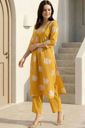 Women Animal Printed Regular Pure Cotton Kurta with Trousers
