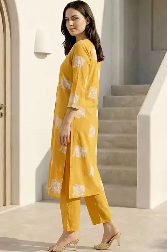 Women Animal Printed Regular Pure Cotton Kurta with Trousers