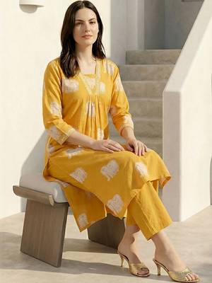 Women Animal Printed Regular Pure Cotton Kurta with Trousers 4