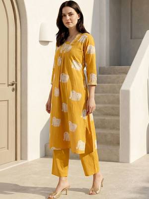 Women Animal Printed Regular Pure Cotton Kurta with Trousers 5