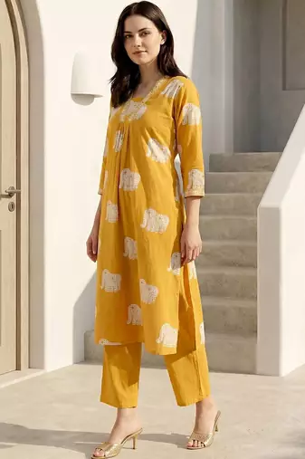 Women Animal Printed Regular Pure Cotton Kurta with Trousers