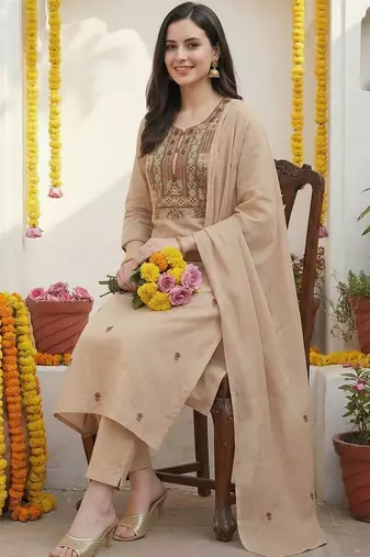 Women Floral Embroidered Regular Thread Work Kurta with Trousers & With Dupatta