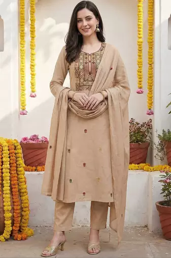 Women Floral Embroidered Regular Thread Work Kurta with Trousers & With Dupatta