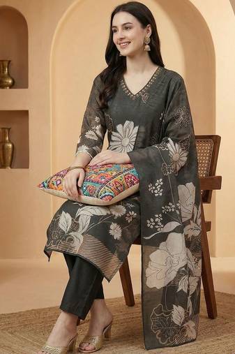 Women Floral Printed Regular Beads and Stones Kurta with Trousers & With Dupatta
