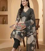 Women Floral Printed Regular Beads and Stones Kurta with Trousers & With Dupatta