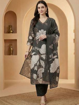 Women Floral Printed Regular Beads and Stones Kurta with Trousers & With Dupatta 4