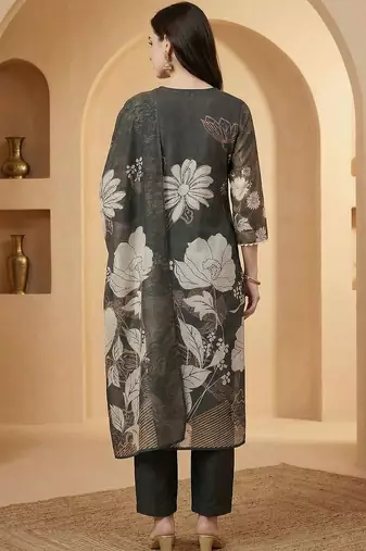 Women Floral Printed Regular Beads and Stones Kurta with Trousers & With Dupatta