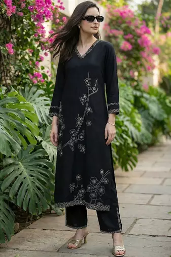 Women Floral Embroidered Regular Thread Work Kurta with Trousers