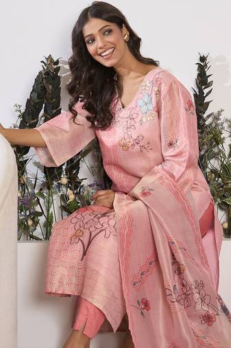Floral Printed Round Neck Straight Kurta With Trousers & Dupatta