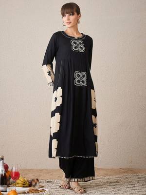 Floral Embroidered Notch Neck Empire Thread Work A-Line Kurta With Palazzo 4