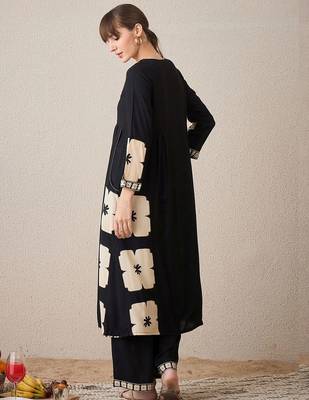 Floral Embroidered Notch Neck Empire Thread Work A-Line Kurta With Palazzo 6