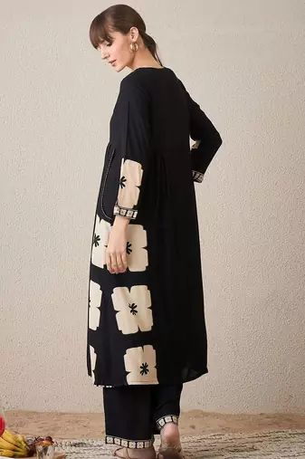 Floral Embroidered Notch Neck Empire Thread Work A-Line Kurta With Palazzo