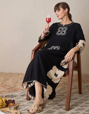 Floral Embroidered Notch Neck Empire Thread Work A-Line Kurta With Palazzo 7