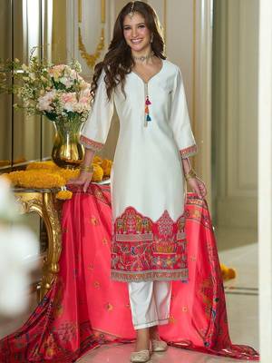 Women Ethnic Motifs Printed Kurta with Trousers & Dupatta 1