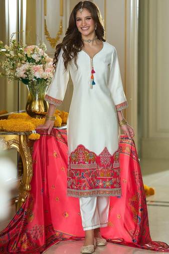 Women Ethnic Motifs Printed Kurta with Trousers & Dupatta