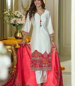 Women Ethnic Motifs Printed Kurta with Trousers & Dupatta