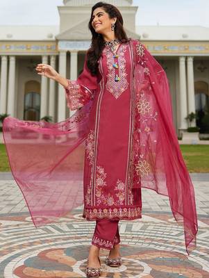Women Floral Embroidered Regular Thread Work Kurta with Trousers & With Dupatta 1