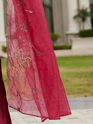 Women Floral Embroidered Regular Thread Work Kurta with Trousers & With Dupatta 3