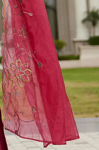 Women Floral Embroidered Regular Thread Work Kurta with Trousers & With Dupatta