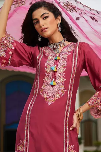 Women Floral Embroidered Regular Thread Work Kurta with Trousers & With Dupatta