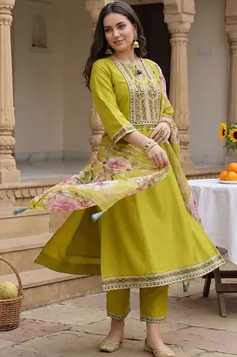 Women Floral Embroidered Regular Thread Work Kurta with Trousers & With Dupatta