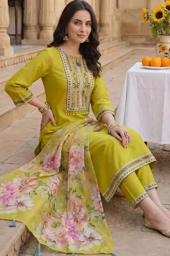 Women Floral Embroidered Regular Thread Work Kurta with Trousers & With Dupatta