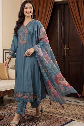 Women Floral Embroidered Regular Thread Work Kurta with Trousers & With Dupatta