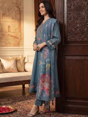 Women Floral Embroidered Regular Thread Work Kurta with Trousers & With Dupatta 4
