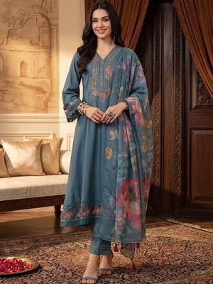 Women Floral Embroidered Regular Thread Work Kurta with Trousers & With Dupatta 5