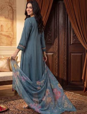 Women Floral Embroidered Regular Thread Work Kurta with Trousers & With Dupatta 6