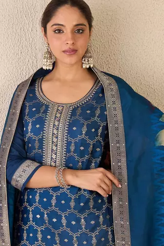 Women Ethnic Motifs Embroidered Regular Kurta with Trousers & With Dupatta