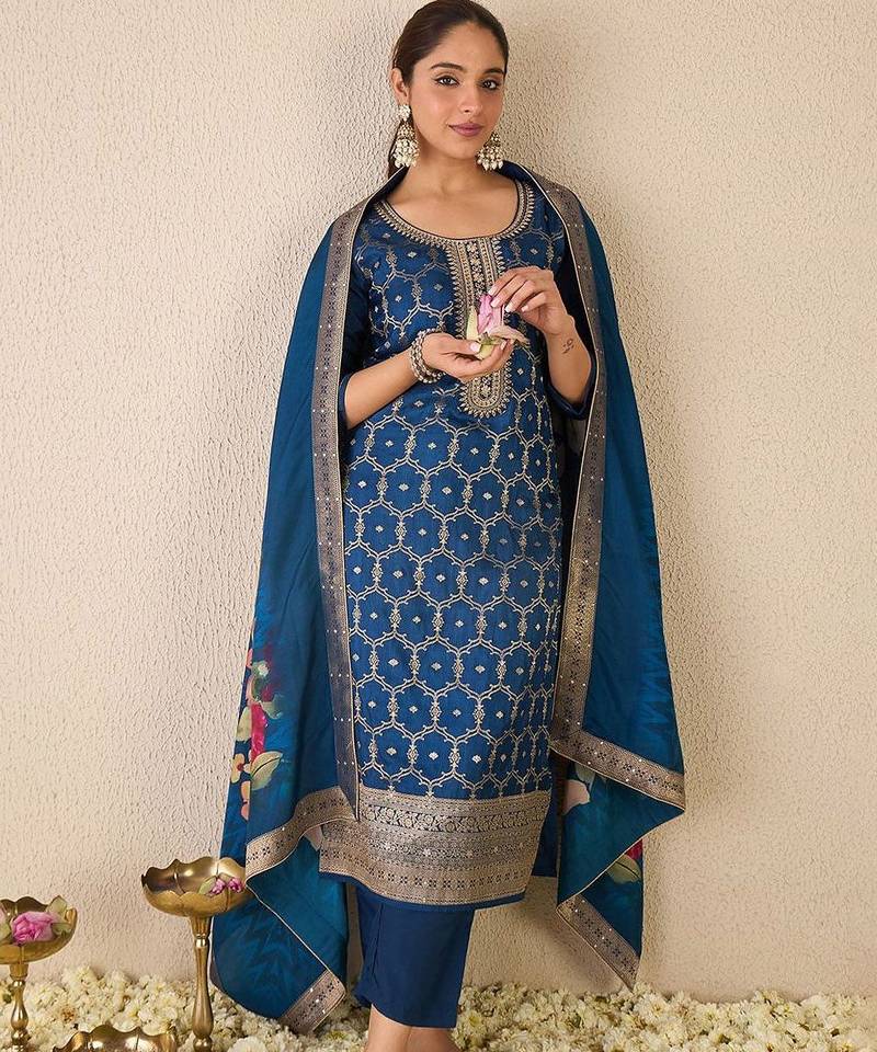 Women Ethnic Motifs Embroidered Regular Kurta with Trousers & With Dupatta