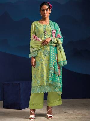 Women Floral Embroidered Regular Thread Work Kurta with Trousers & With Dupatta 1