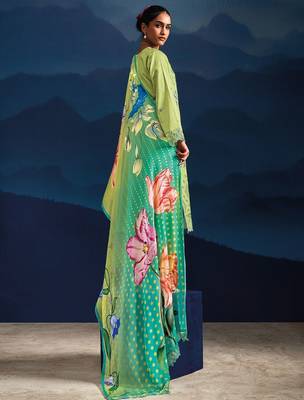 Women Floral Embroidered Regular Thread Work Kurta with Trousers & With Dupatta 2