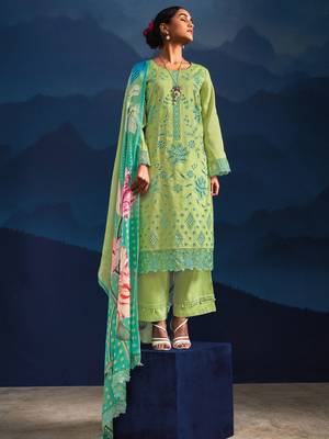 Women Floral Embroidered Regular Thread Work Kurta with Trousers & With Dupatta 3