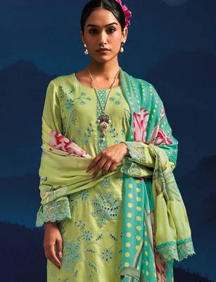 Women Floral Embroidered Regular Thread Work Kurta with Trousers & With Dupatta 5