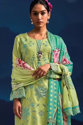 Women Floral Embroidered Regular Thread Work Kurta with Trousers & With Dupatta