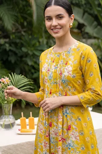 Women Floral Printed Pleated Pure Cotton Kurta with Trousers
