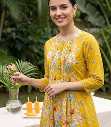 Women Floral Printed Pleated Pure Cotton Kurta with Trousers