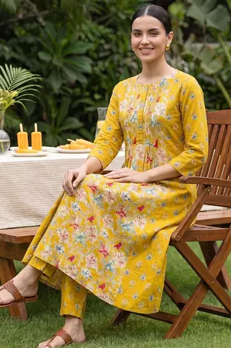 Women Floral Printed Pleated Pure Cotton Kurta with Trousers