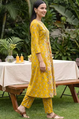 Women Floral Printed Pleated Pure Cotton Kurta with Trousers