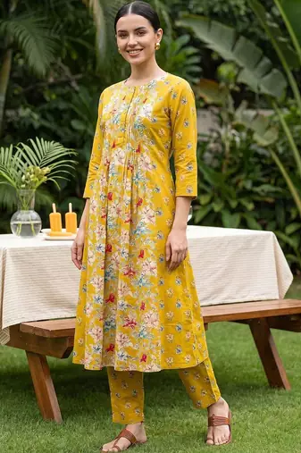 Women Floral Printed Pleated Pure Cotton Kurta with Trousers