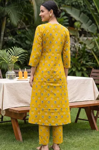 Women Floral Printed Pleated Pure Cotton Kurta with Trousers