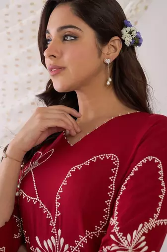 Women Floral Embroidered Regular Thread Work Kurta with Palazzos