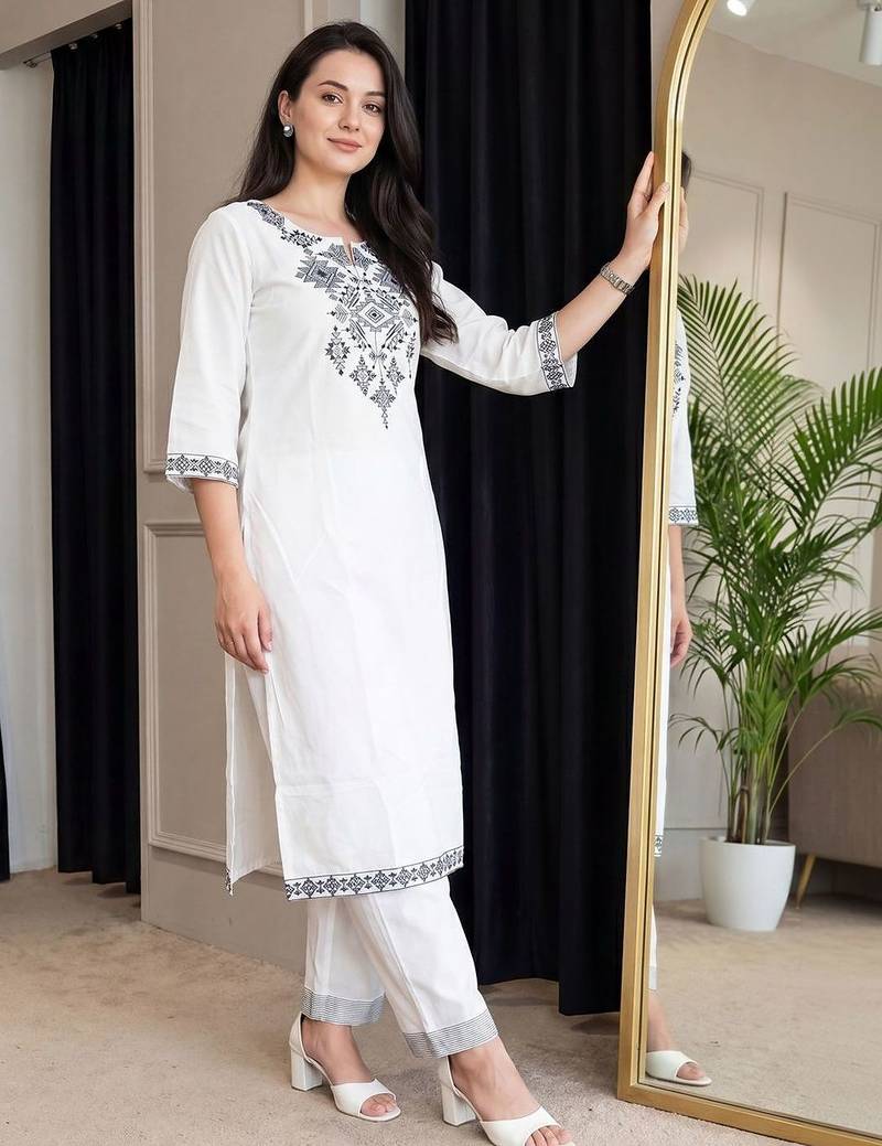 Women Ethnic Motifs Embroidered Regular Thread Work Pure Cotton Kurta with Trousers