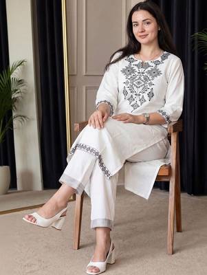 Women Ethnic Motifs Embroidered Regular Thread Work Pure Cotton Kurta with Trousers 2