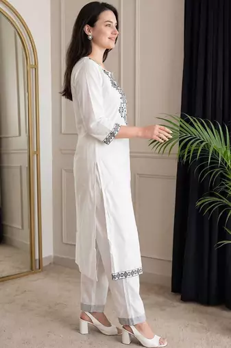 Women Ethnic Motifs Embroidered Regular Thread Work Pure Cotton Kurta with Trousers